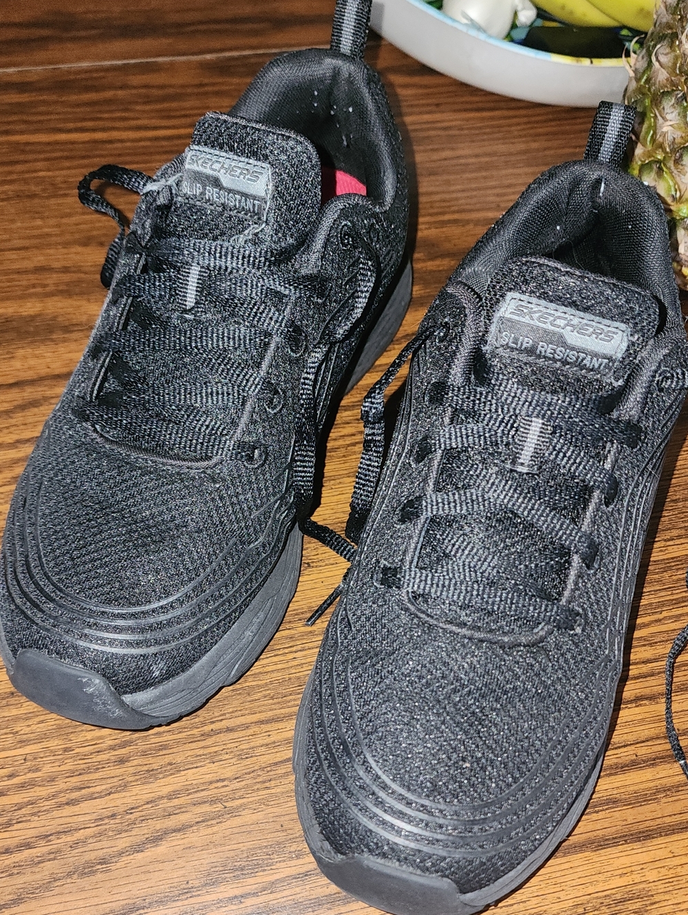 Skechers Women's Black Size 8 WIDE Slip-Resistant Athletic Sneakers